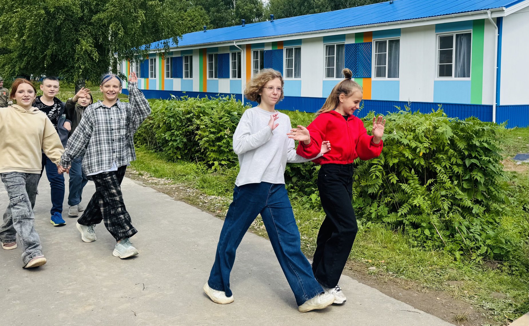 Урок мужества и патриотизм, посвященный героям Отечества, прошёл с участием сенатора в оздоровительном лагере «Синие дали» в Красносельском районе