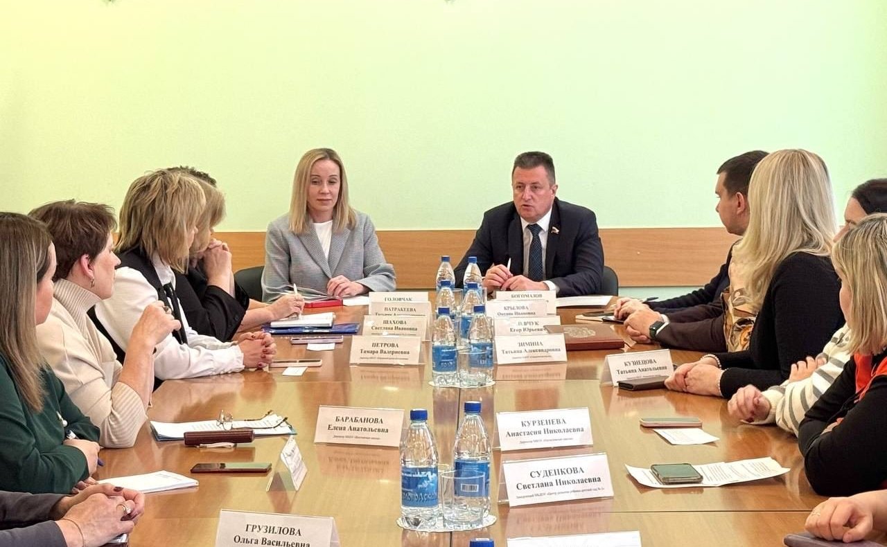 Евгений Богомазов обсудил актуальные вопросы развития образования в Вологодской области