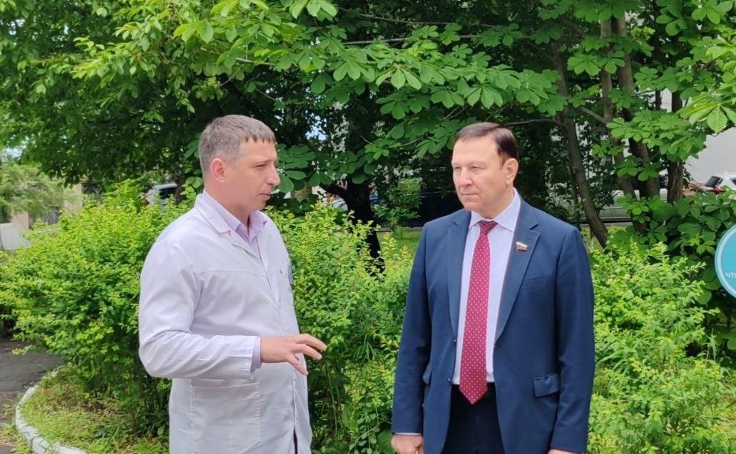 Александр Ролик в ходе региональной недели посетил реконструируемый корпус реабилитационного центра для участников СВО при Владивостокской клинической больнице №1
