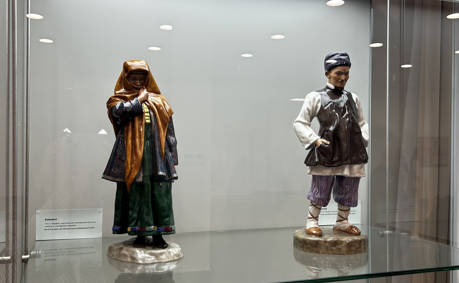 Сергей Мартынов посетил экспозицию выставки «Народы России. Большая семья – общая история», открывшуюся в Республике Марий Эл