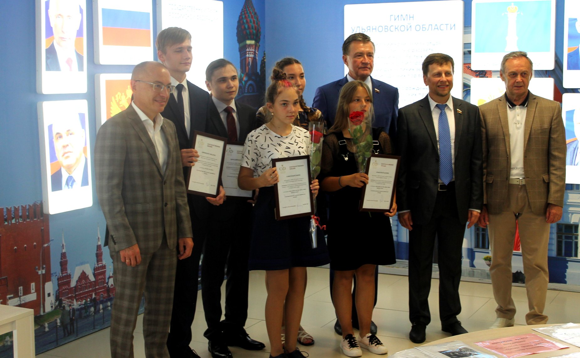 Сергей Рябухин и Вадим Харлов наградили личными благодарственными письмами и ценными призами победителей Всероссийской детской школы-конкурса «Портрет твоего края»