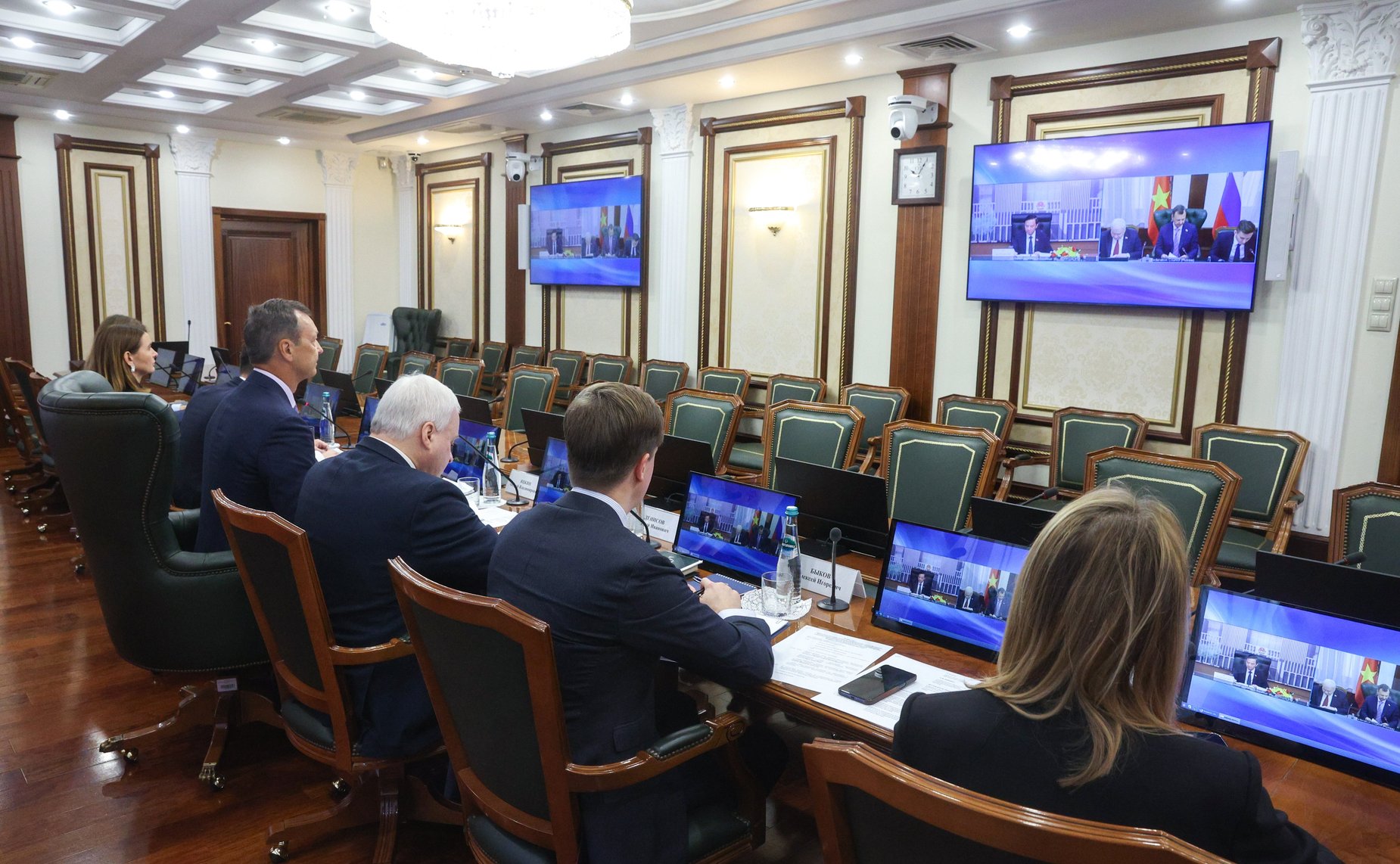 Встреча первого заместителя Председателя Совета Федерации Андрея Яцкина с заместителем Председателя Национального собрания Социалистической Республики Вьетнам Нгуен Кхак Динем в формате совместного заседания групп по сотрудничеству