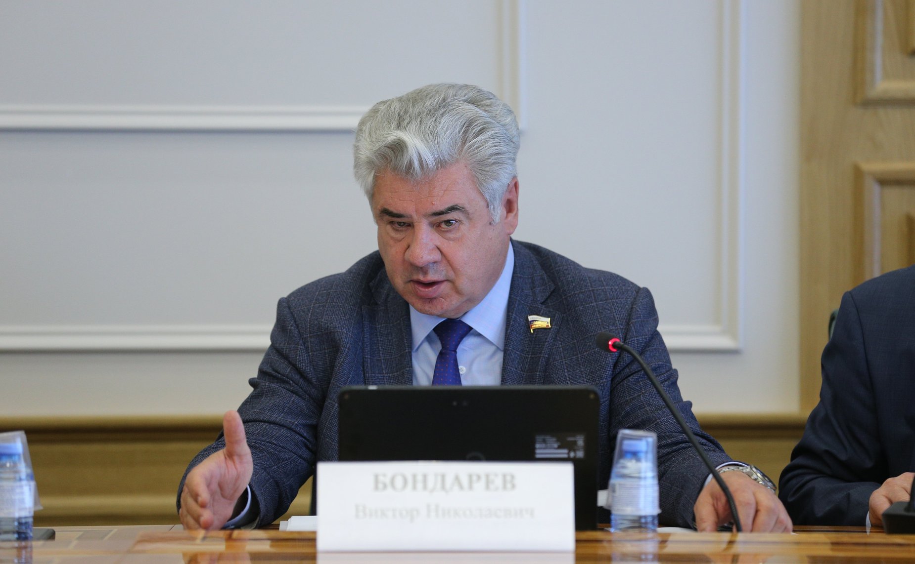 Виктор Бондарев