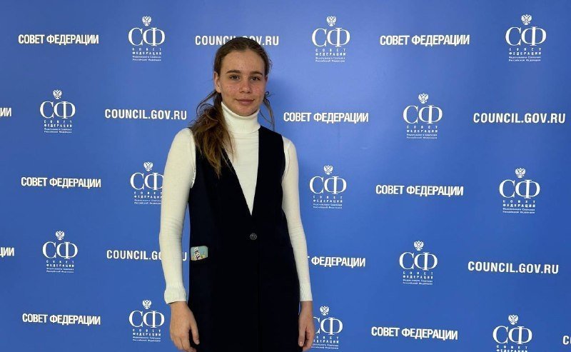 Айрат Гибатдинов встретился с победительницей Ульяновского регионального конкурса детского рисунка «Герои СВО»