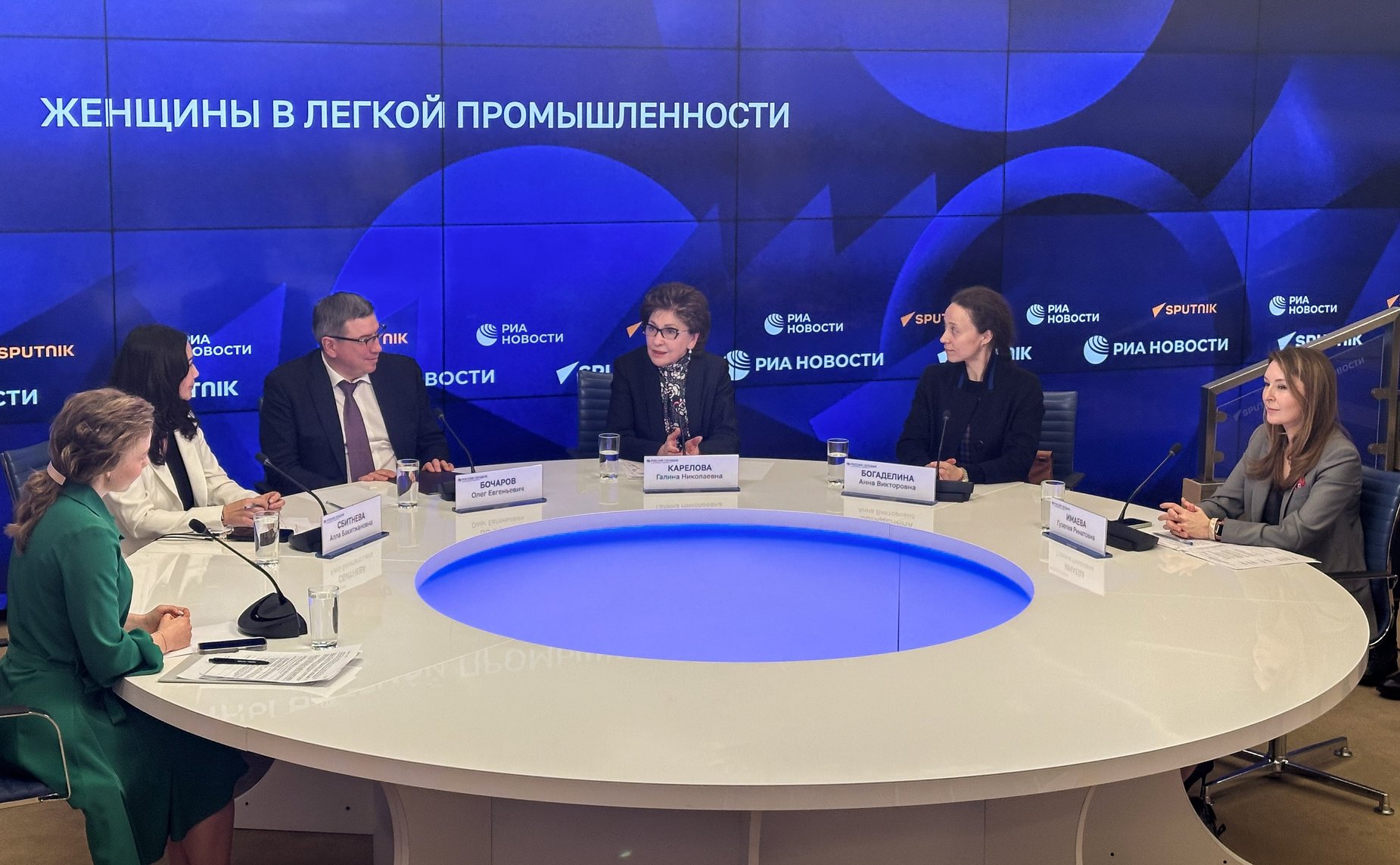 Галина Карелова провела сессию ЕЖФ, посвященную развитию легкой промышленности