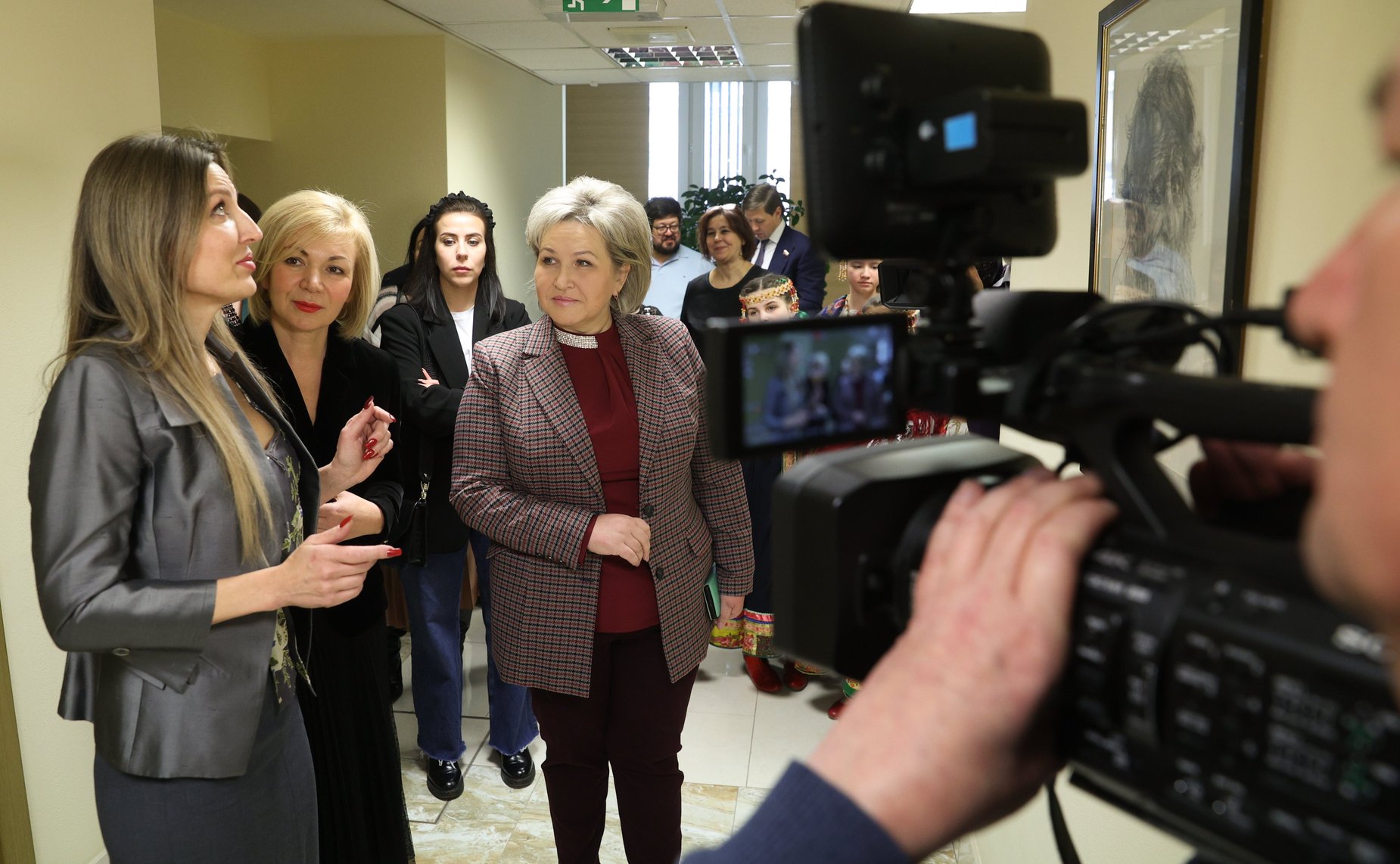 Открытие в Совете Федерации выставки картин, посвященная сюжетам деревенской жизни, народным праздникам и обрядам