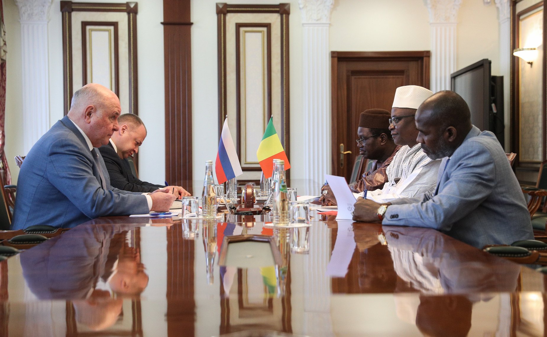 Встреча председателя Комитета СФ по международным делам Григория Карасина с Чрезвычайным и Полномочным Послом Республики Мали в РФ Х. Самаке