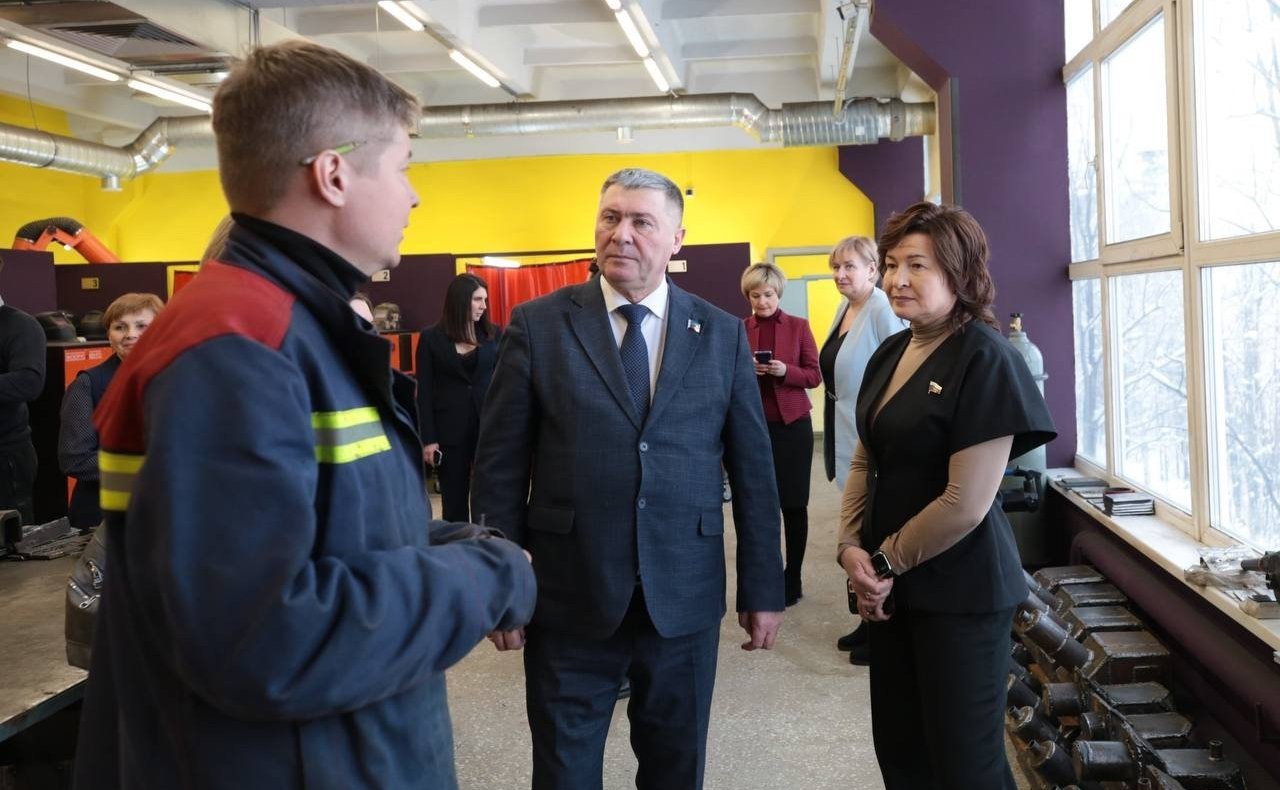 Лариса Круглова приняла участие в заседании комитета по образованию и науке Мурманской областной думы