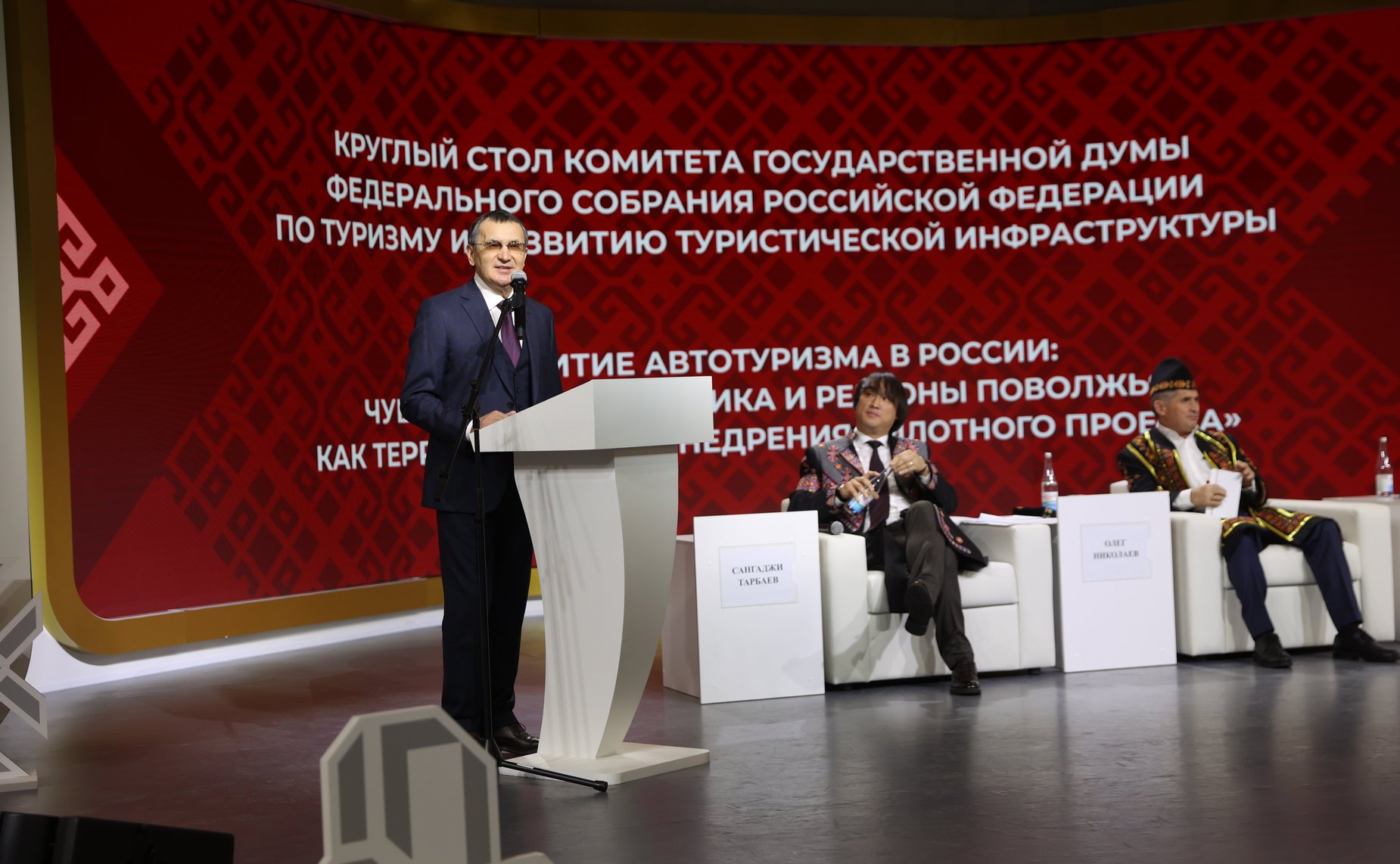 Николай Федоров приветствовал участников Дня Чувашской Республики