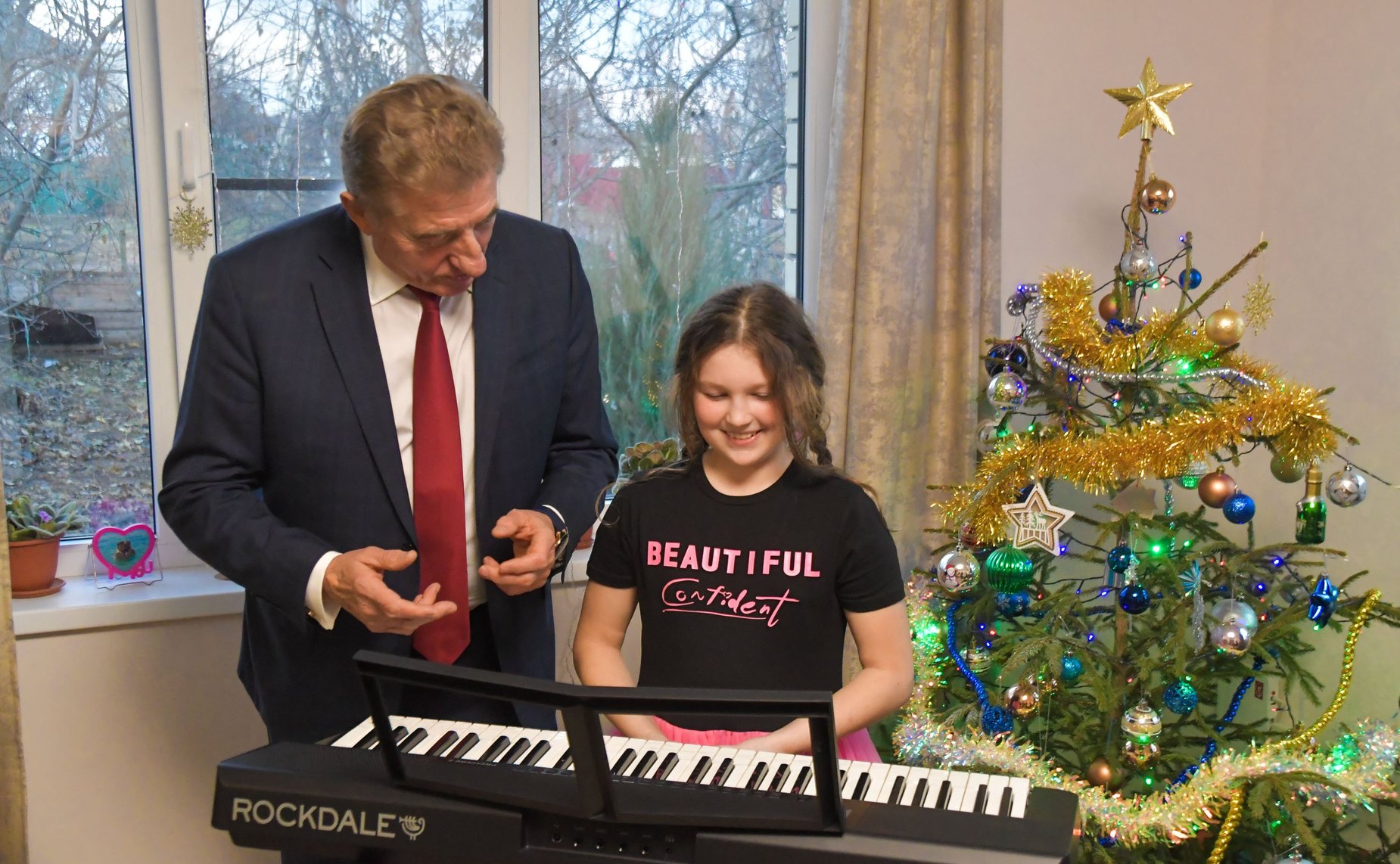 Сергей Лукин исполнил новогоднее желание десятилетней Анжелики из Воронежской области