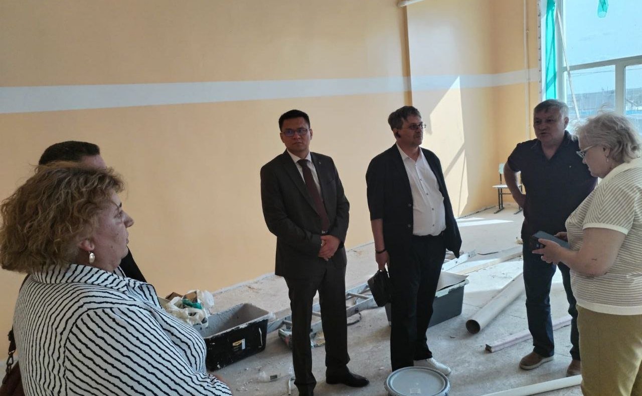 Сергей Михайлов в рамках рабочей поездки проверил ход строительных работ в образовательных организациях Забайкальского края