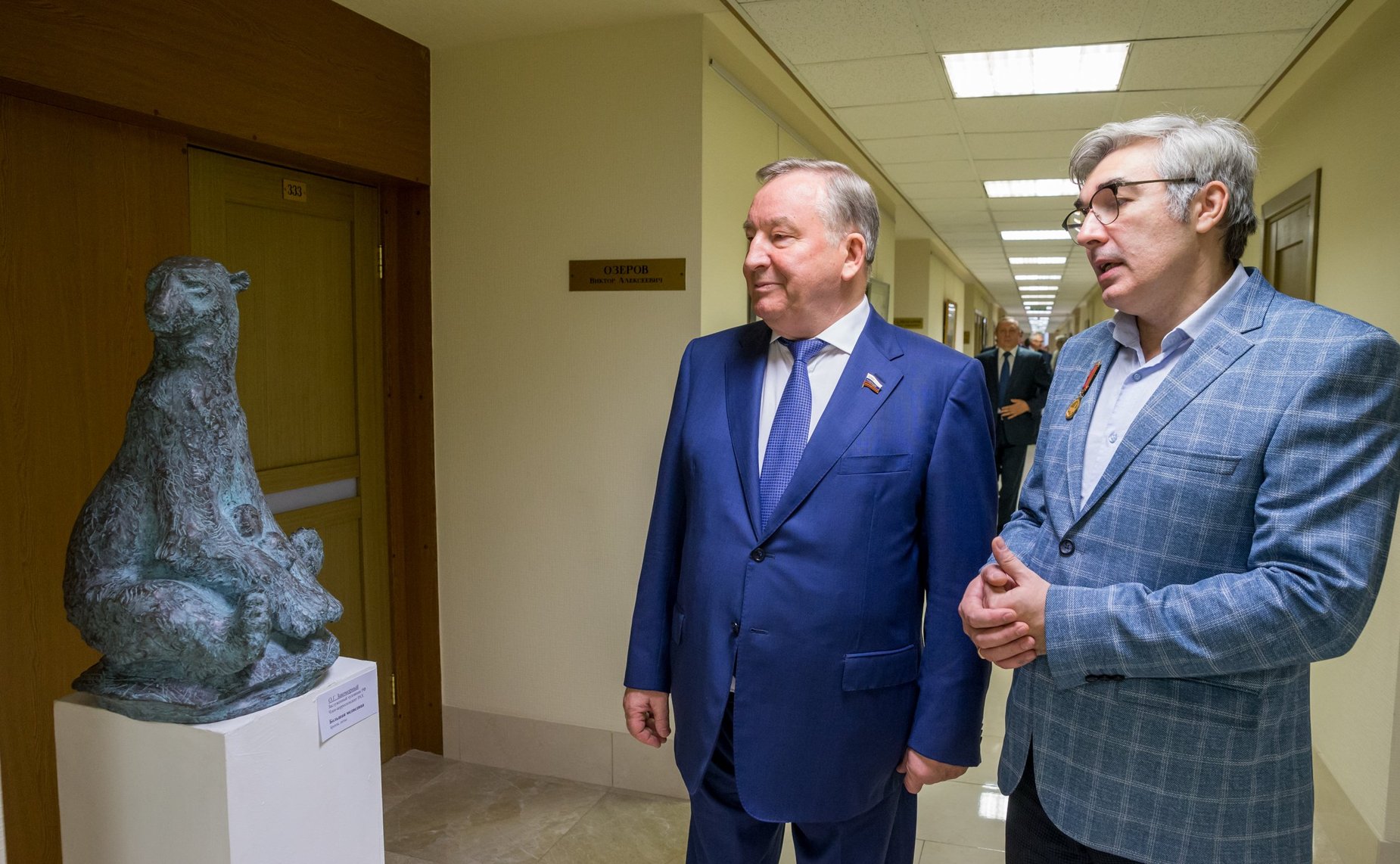 Открытие в Совете Федерации выставки скульптуры и графики Олега Закоморного