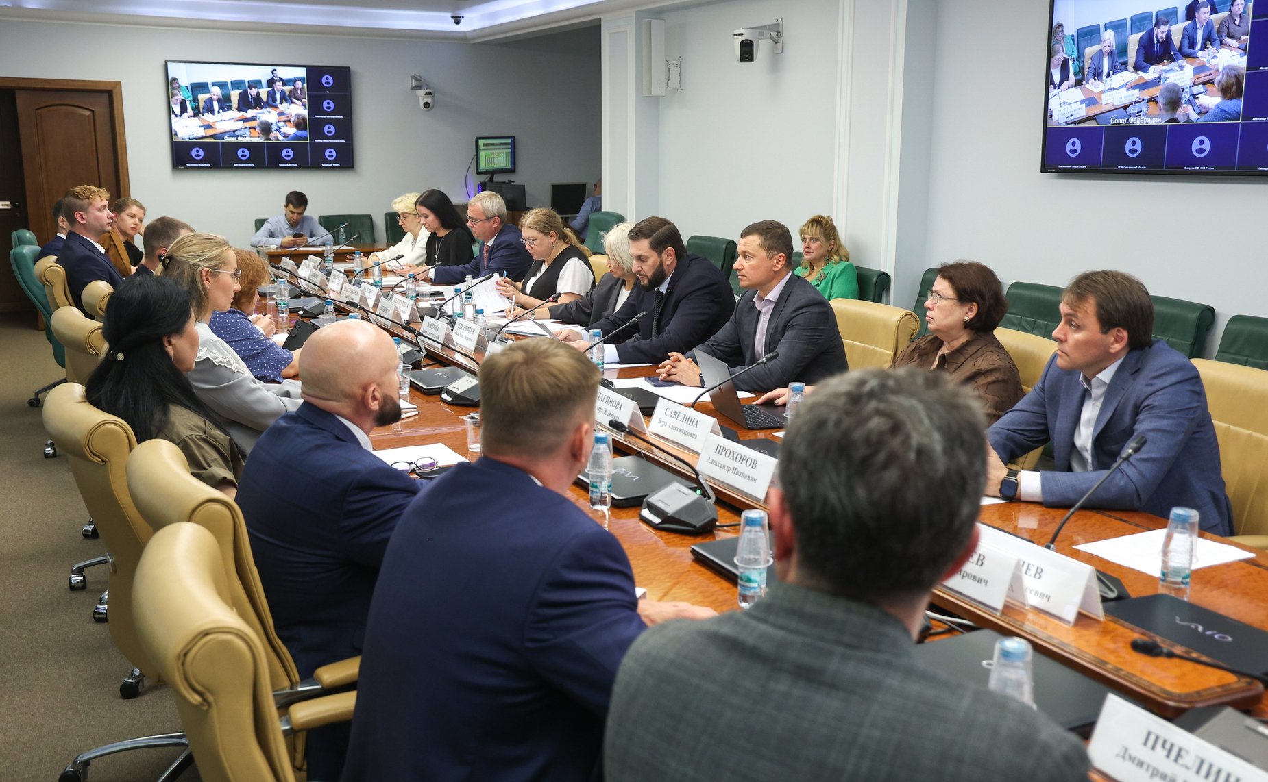 Совещание Комитета по экономической политике «Борьба с теневой занятостью: проблемы недостаточного налогового покрытия и защиты прав исполнителей»