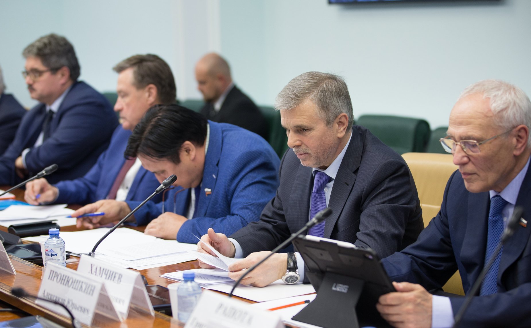 Парламентские слушания на тему «О развитии инфраструктуры региональных аэропортов и расширении сети межрегиональных пассажирских авиационных маршрутов в Российской Федерации»