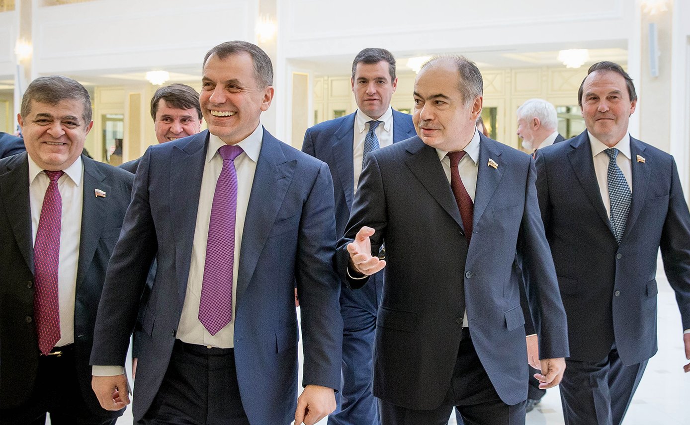 Члены Совета Федерации с делегацией Верховного Совета Автономной Республики Крым во главе с его председателем В. Константиновым