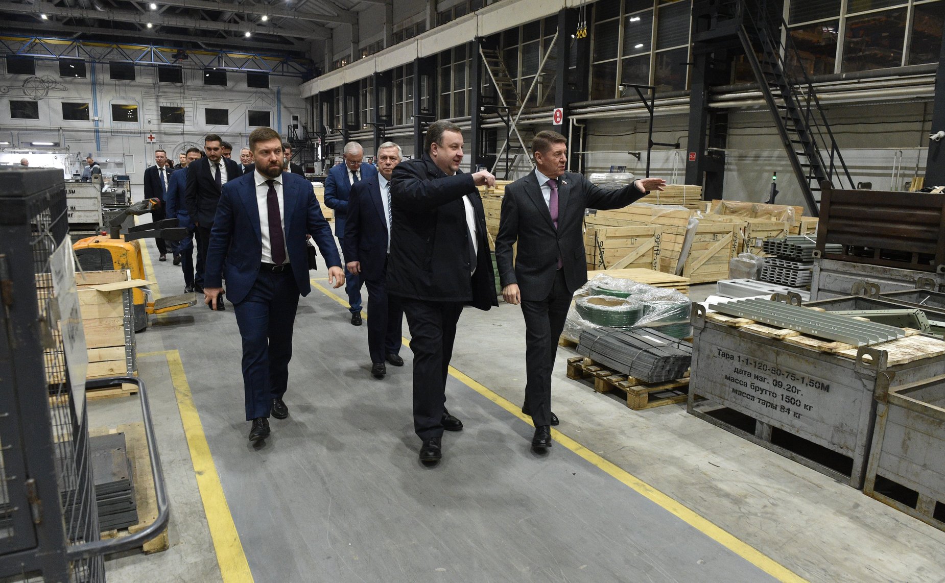 Сенаторы ознакомились с предприятием по производству лифтового оборудования акционерного общества «Щербинский лифтостроительный завод»