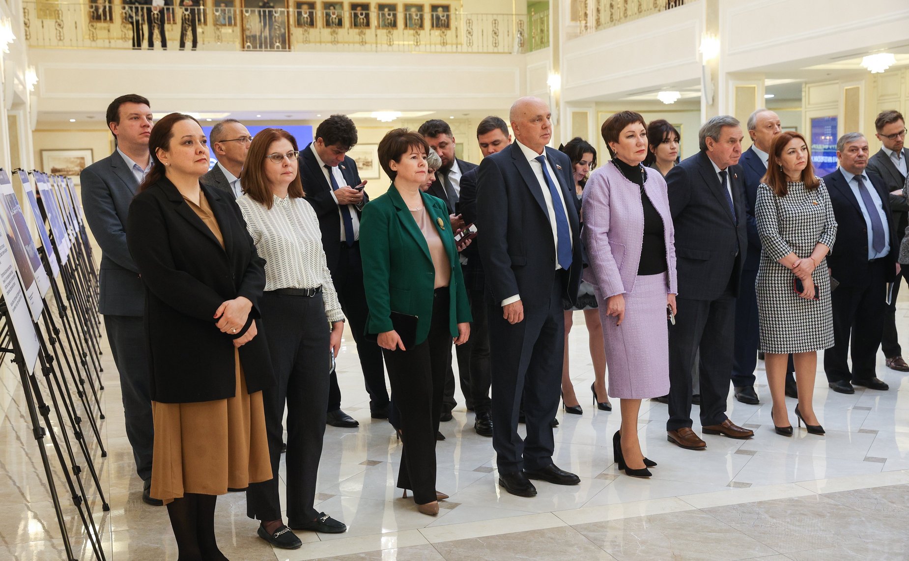 Андрей Шевченко открыл в Совете Федерации фотовыставку «Донбасс за нами»