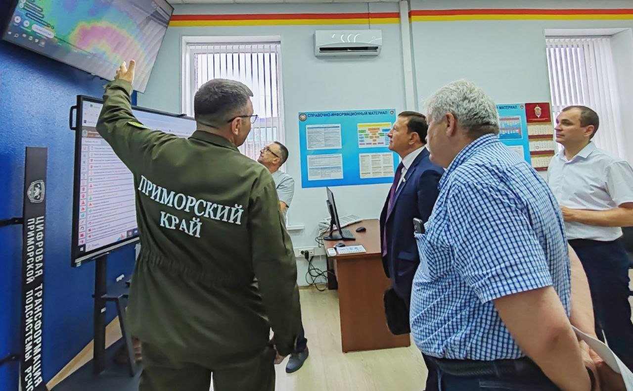 Александр Ролик принял участие в заседании Законодательного Собрания Приморья и провёл совещание в краевом Ситуационном центре