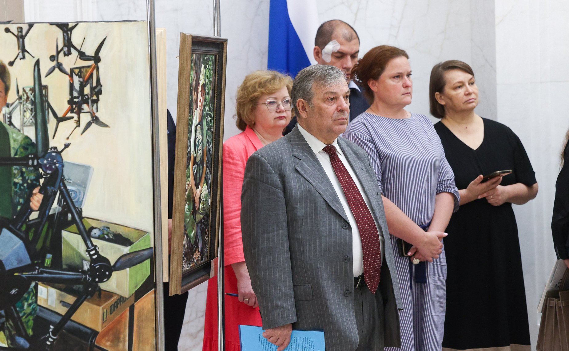 Открытие выставки картин «Патриоты», посвященной подвигам участников специальной военной операции