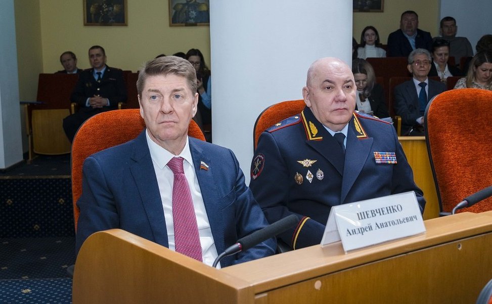 Председатель Комитета Совета Федерации по федеративному устройству, региональной политике, местному самоуправлению и делам Севера Андрей Шевченко принял участие в заседании Законодательного Собрания Оренбургской области