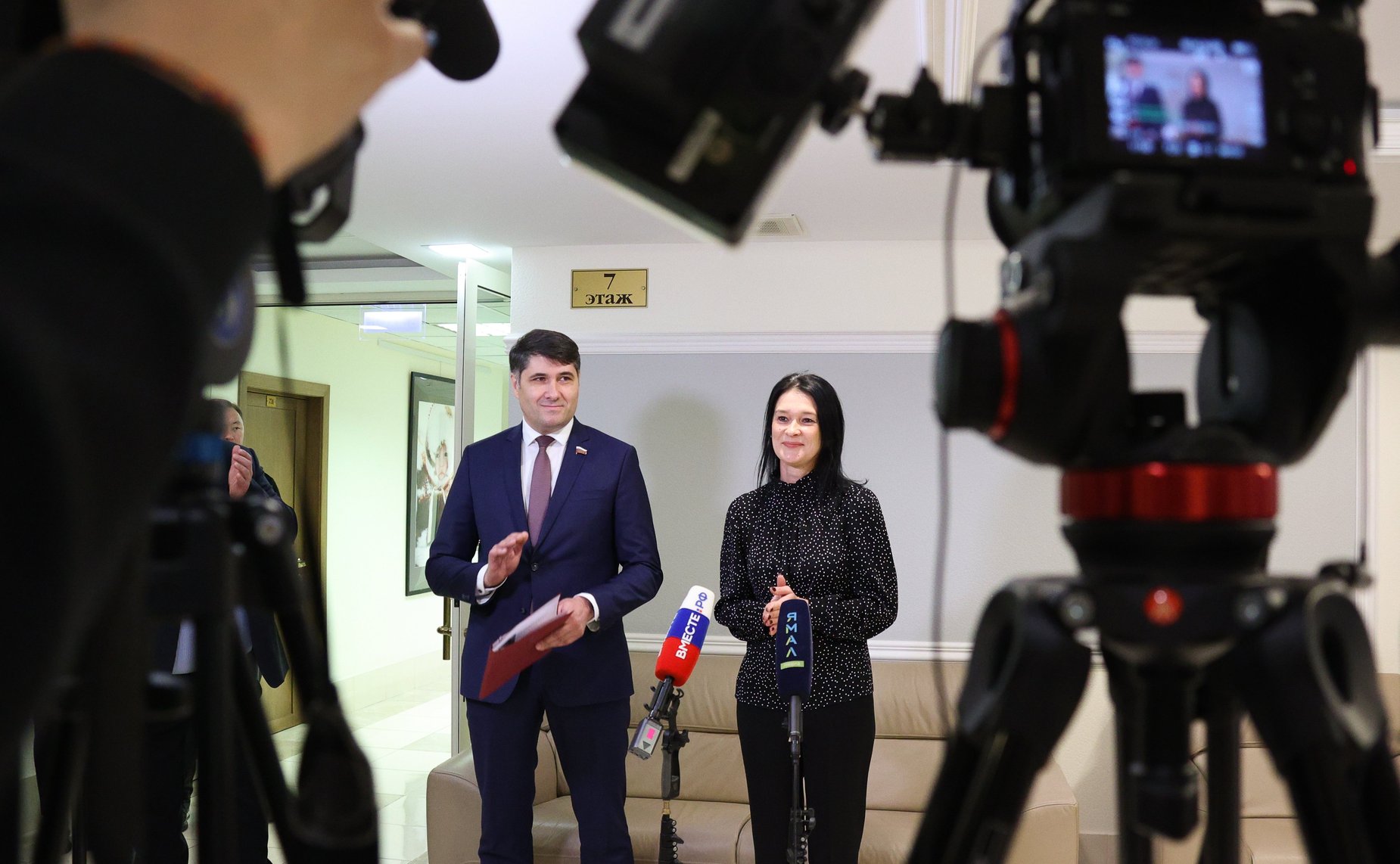 Владимир Пушкарев открыл выставку «Ямал. Сохранение традиций»