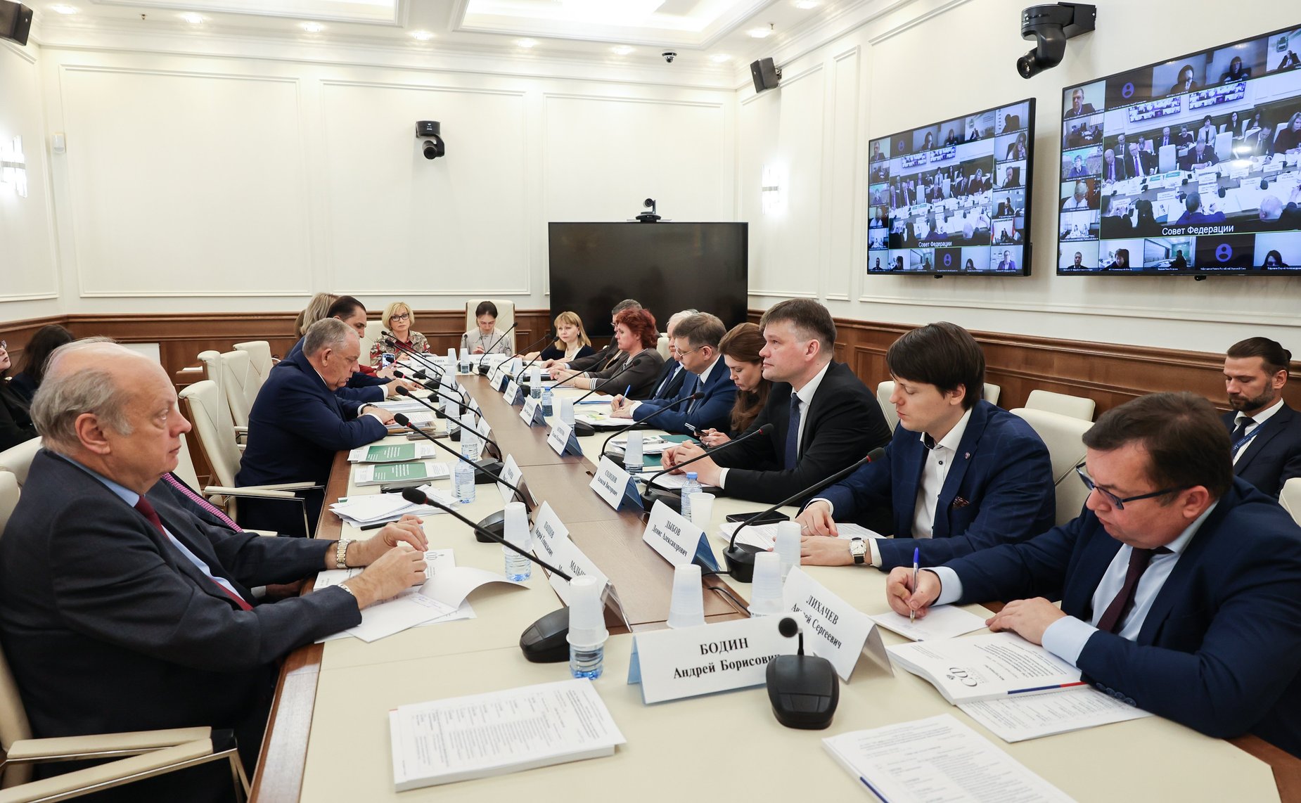 Круглый стол на тему «Об эффективности и достаточности мер государственной поддержки предприятий агропромышленного и рыбохозяйственного комплексов, пищевой и перерабатывающей промышленности»