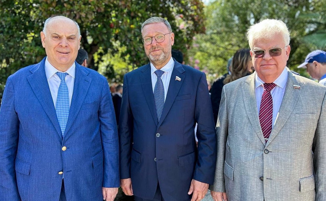 Делегации Совета Федерации приняла участие в праздничных мероприятиях по случаю 15- летия признания независимости Республики Абхазия