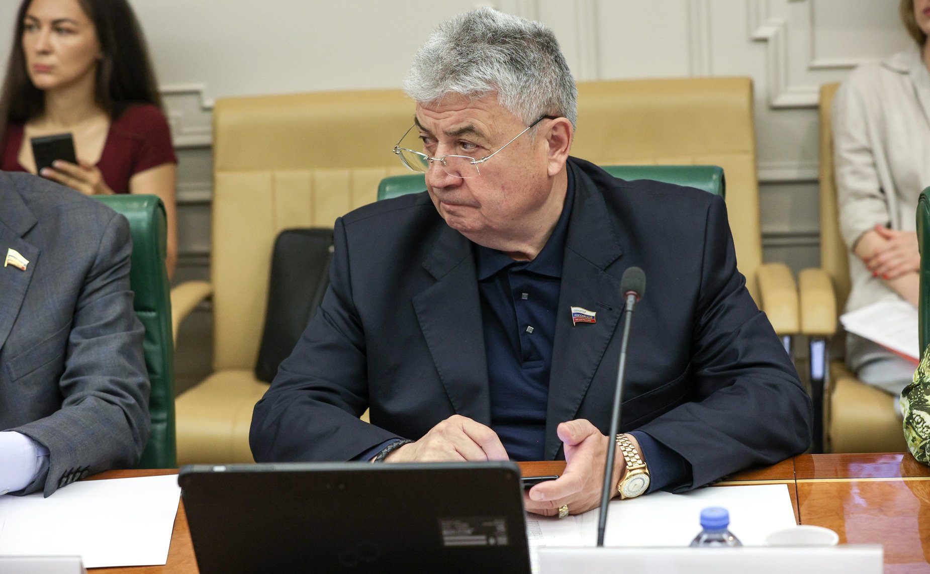 Геннадий Емельянов