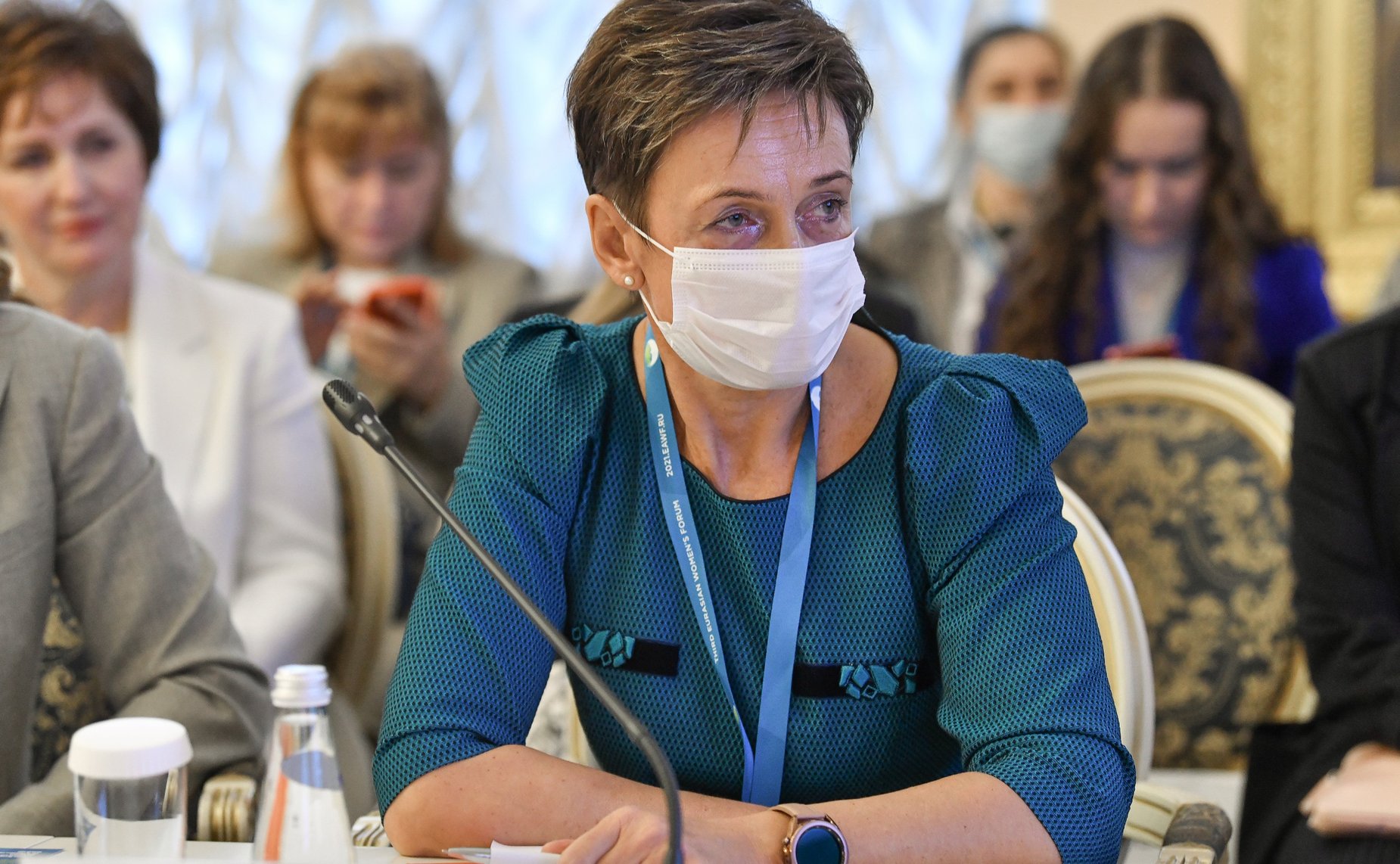 Заседание тематической сессии «Женщины-ученые и глобальные вызовы современности»