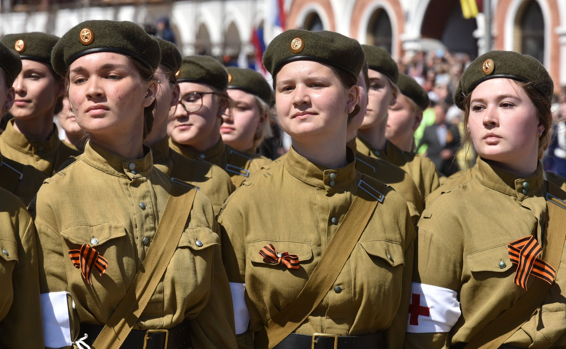 Военный парад в честь Дня Победы, с торжественным прохождением войск Йошкар-Олинского гарнизона и кадетов, проездом механизированной колонны техники ракетной дивизии