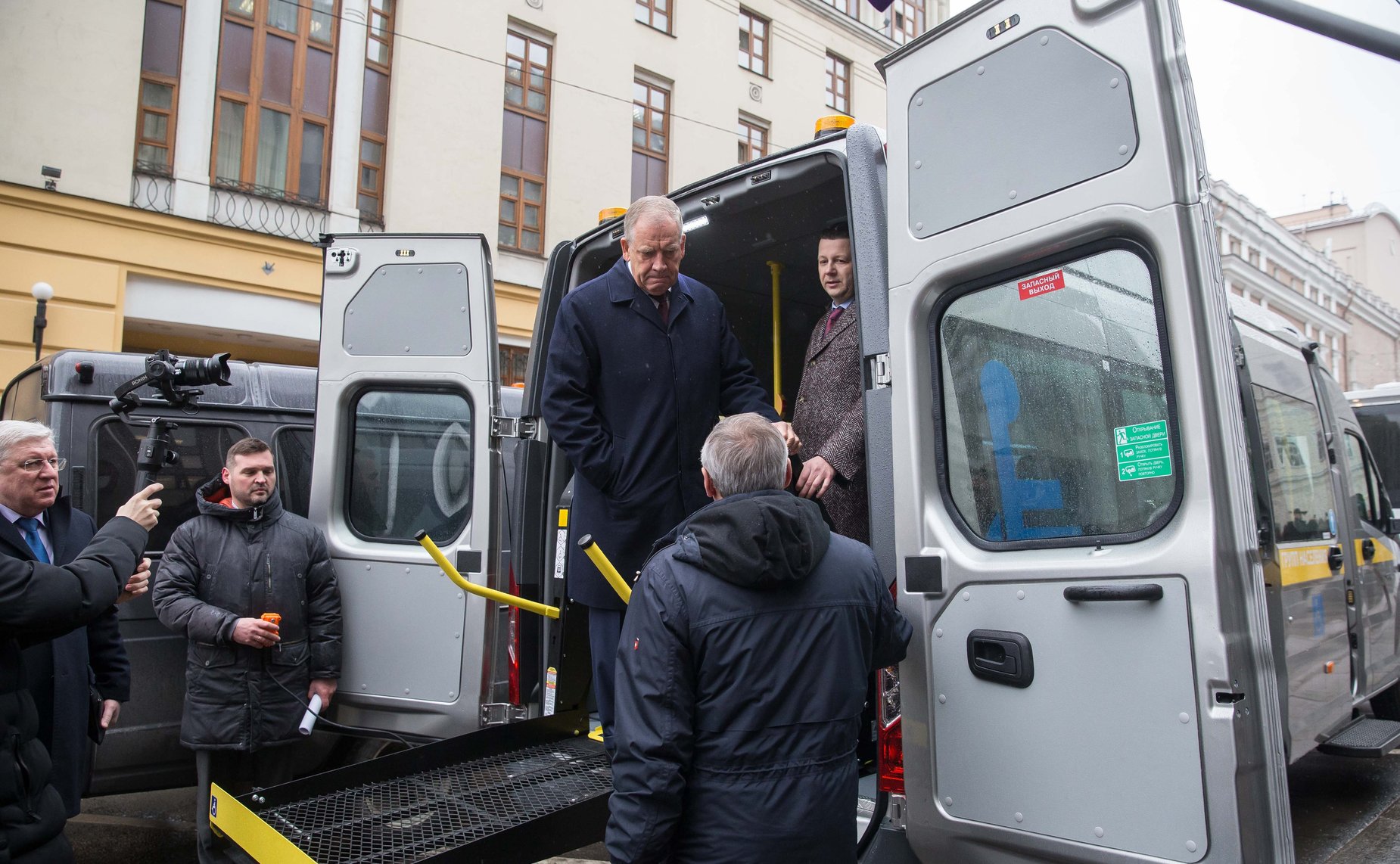 Презентация мобильных медицинских и торгово-бытовых комплексов для использования в сельской местности