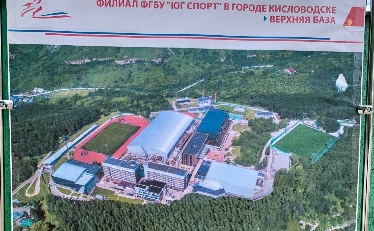 Анатолий Артамонов ознакомился с ходом строительства и реконструкции ряда социальных объектов