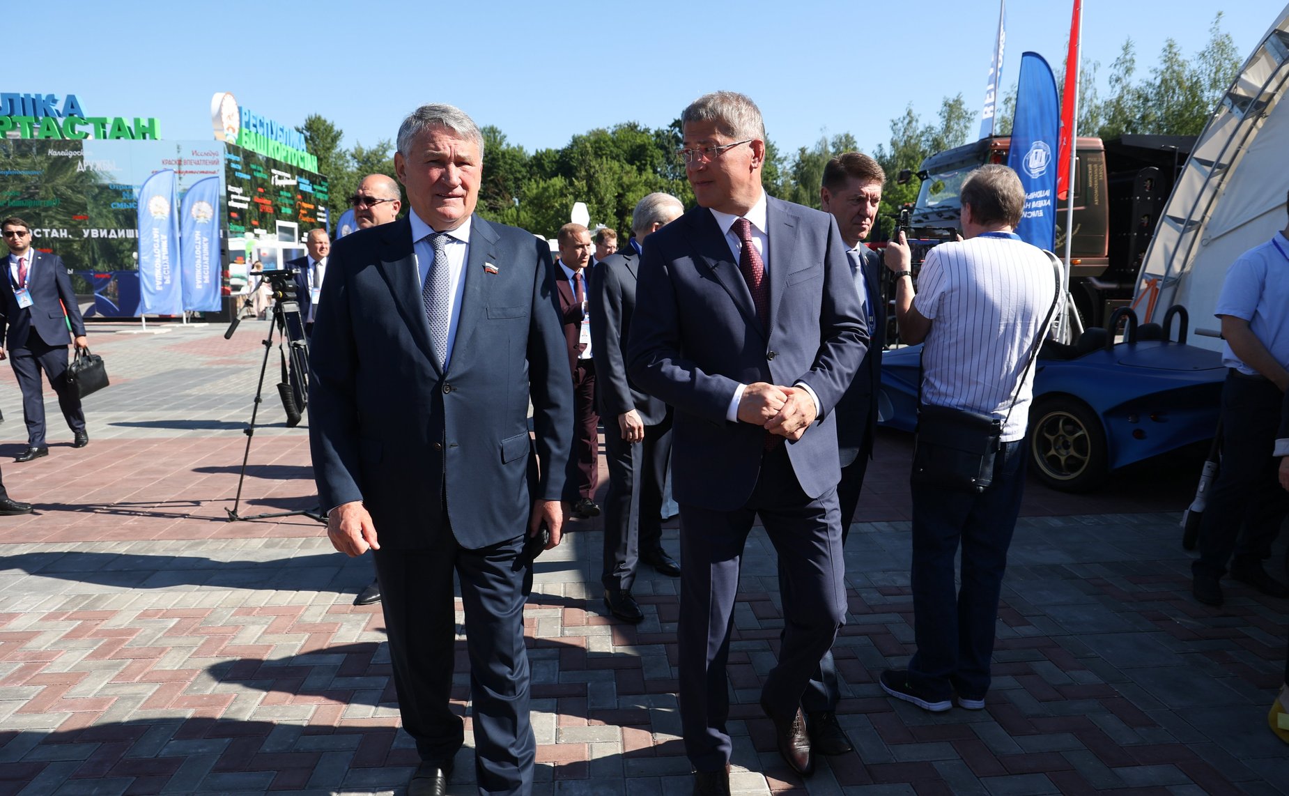 Юрий Воробьёв и заместитель Председателя Совета Республики Сергей Хоменко открыли выставку достижений народного хозяйства в рамках XI Форума регионов Беларуси и России