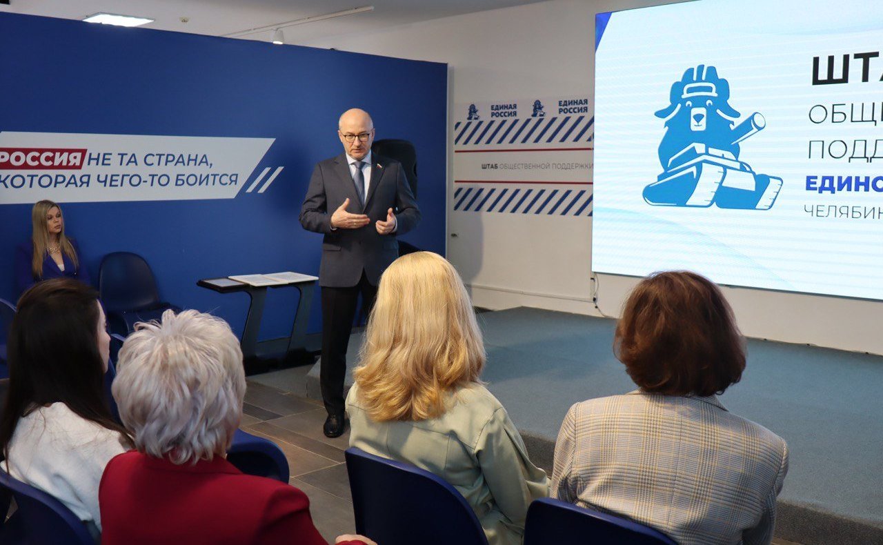 Олег Цепкин вручил заслуженные награды южноуральцам