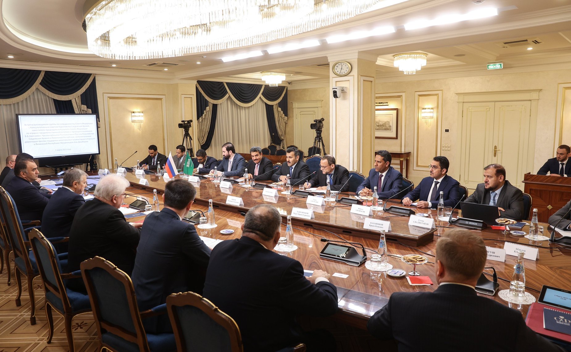 Встреча руководителя группы по сотрудничеству СФ с Консультативным советом Королевства Саудовская Аравия Белана Хамчиева с Чрезвычайным и Полномочным Послом Королевства Саудовская Аравия в Йеменской Республике