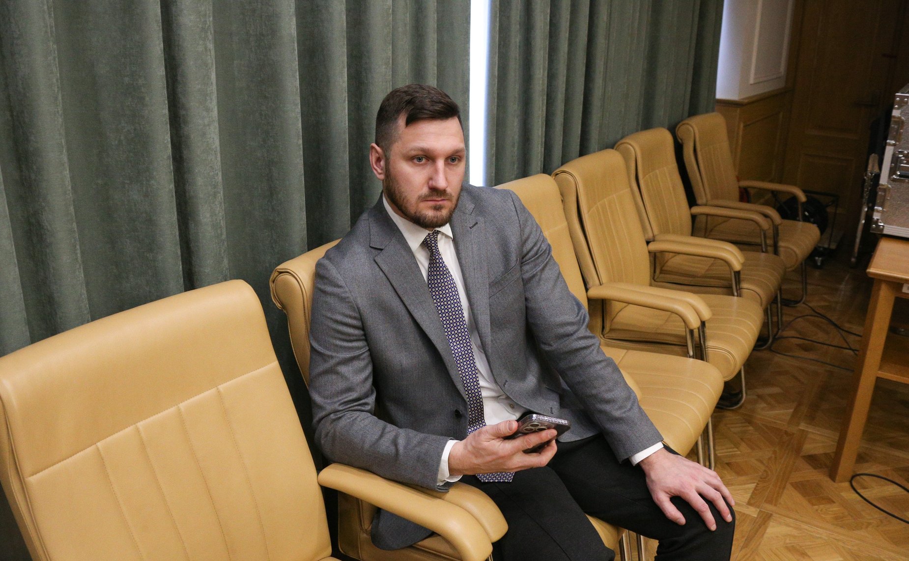 Первый заместитель председателя Комитета СФ по социальной политике Александр Варфоломеев провел встречу молодых парламентариев на тему «Время созидать. Молодежь как основа нового мира»