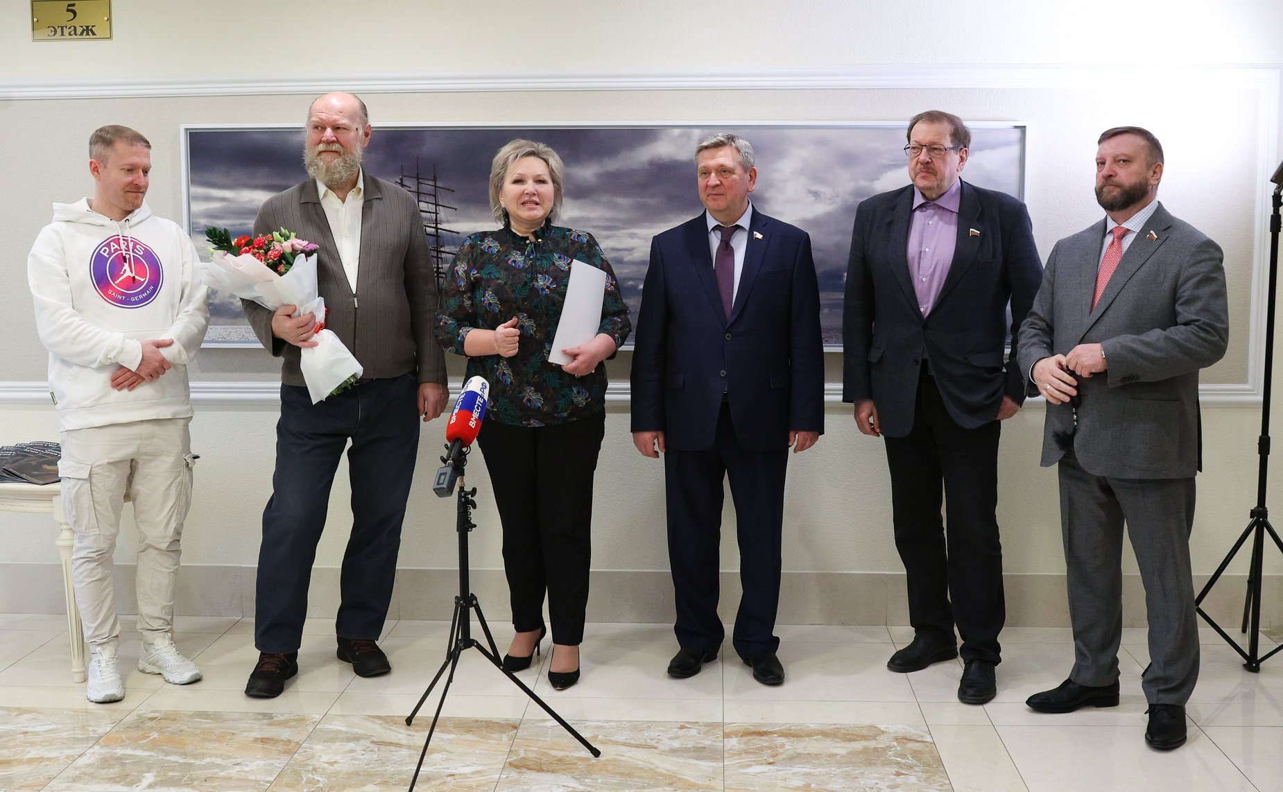 В Совете Федерации открылась выставка «Созвездие Творцов: Душа в Искусстве»