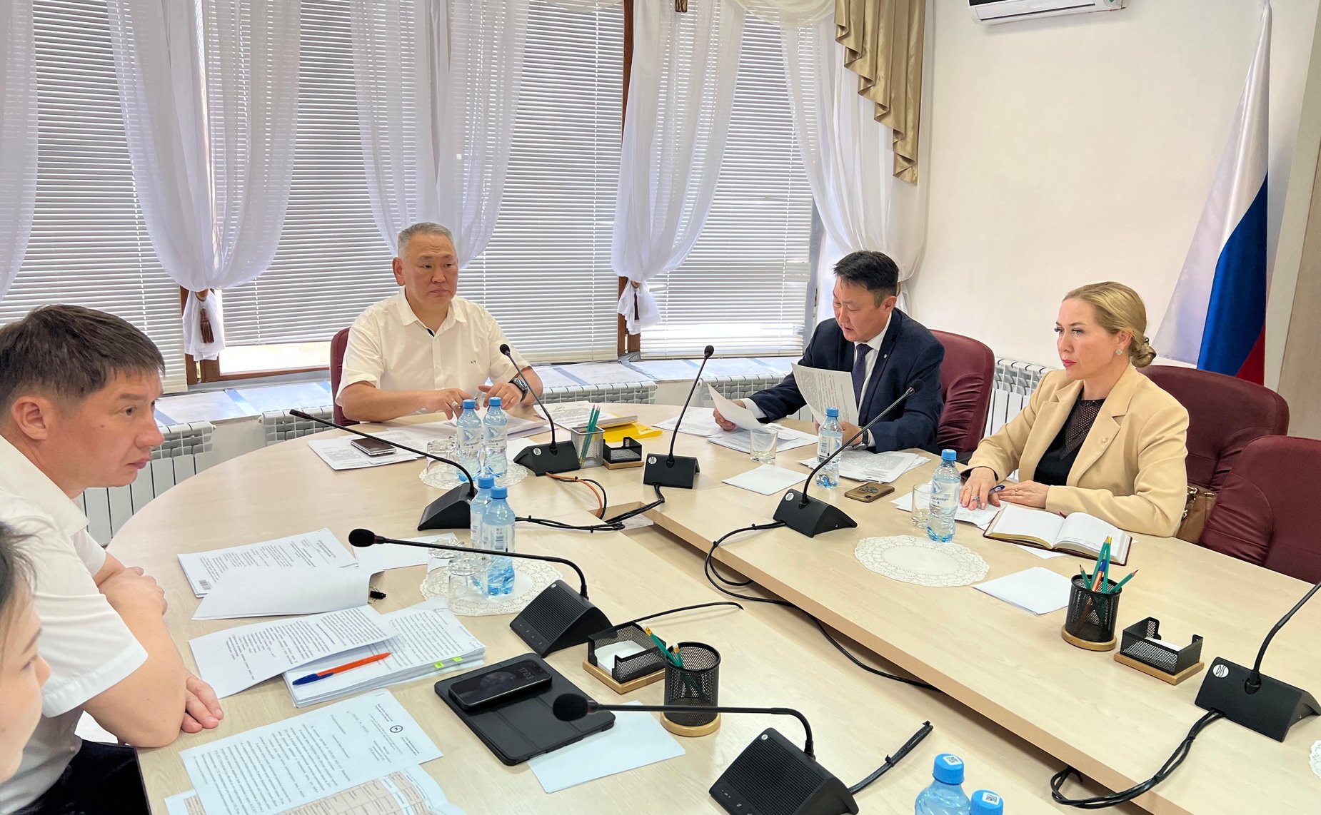 Сахамин Афанасьев провел в якутском парламенте рабочее совещание по вопросу инвентаризации и передачи неиспользуемого федерального имущества, находящегося в неудовлетворительном состоянии на территории Республики Саха (Якутия)