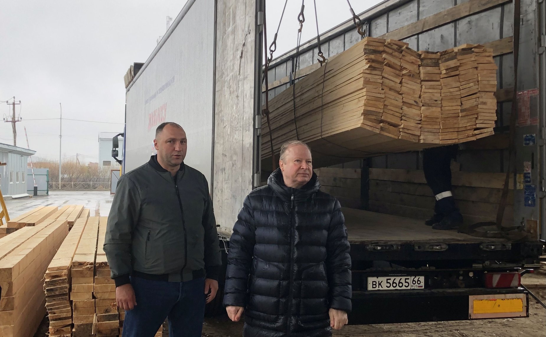 Виктор Шептий принял участие в отправке очередного груза в помощь бойцам-уральцам в зону специальной военной операции