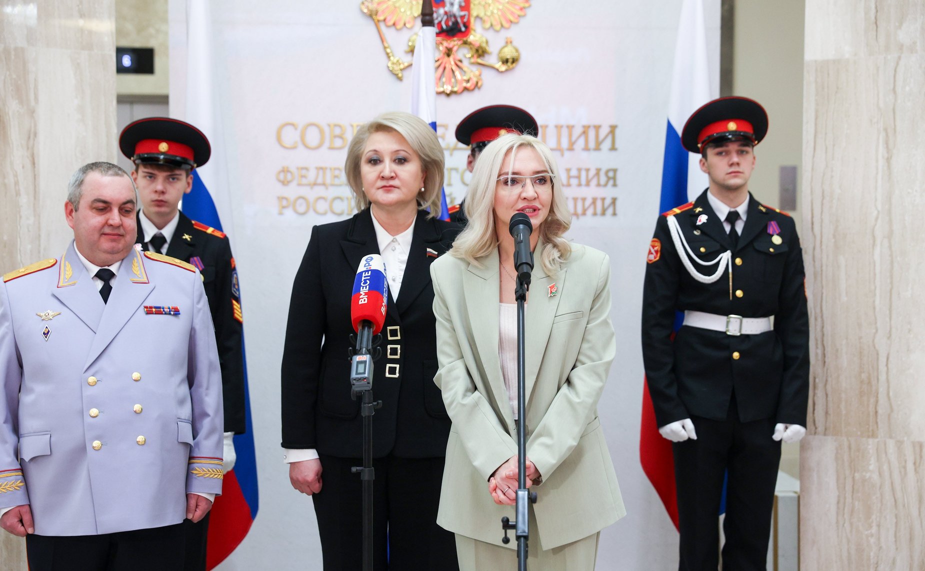 Председатель Комитета СФ по науке, образованию и культуре Лилия Гумерова приняла участие в торжественной церемонии вручения паспортов юным гражданам страны