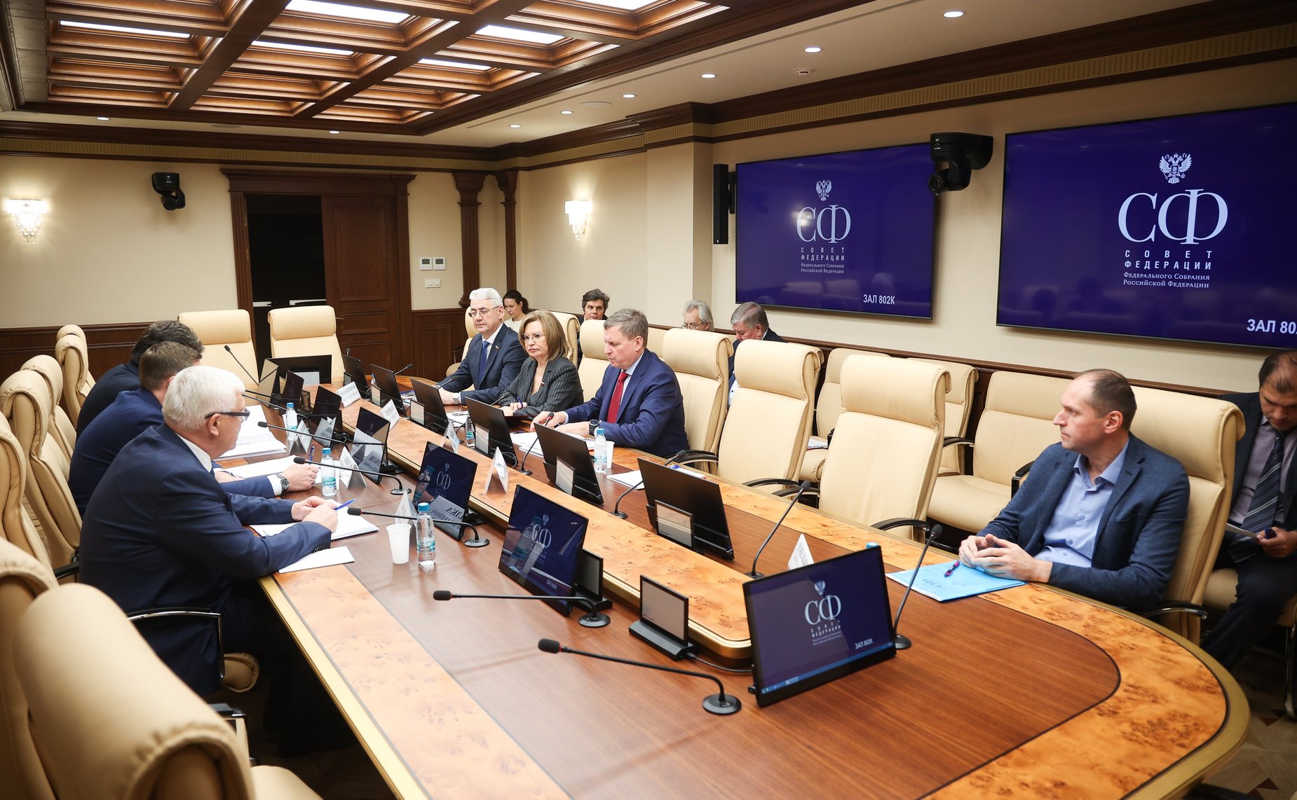 Совместное совещание комитетов СФ «Проект федерального бюджета на 2026–2028 годы: приоритеты финансирования государственной программы Российской Федерации «Развитие авиационной промышленности»