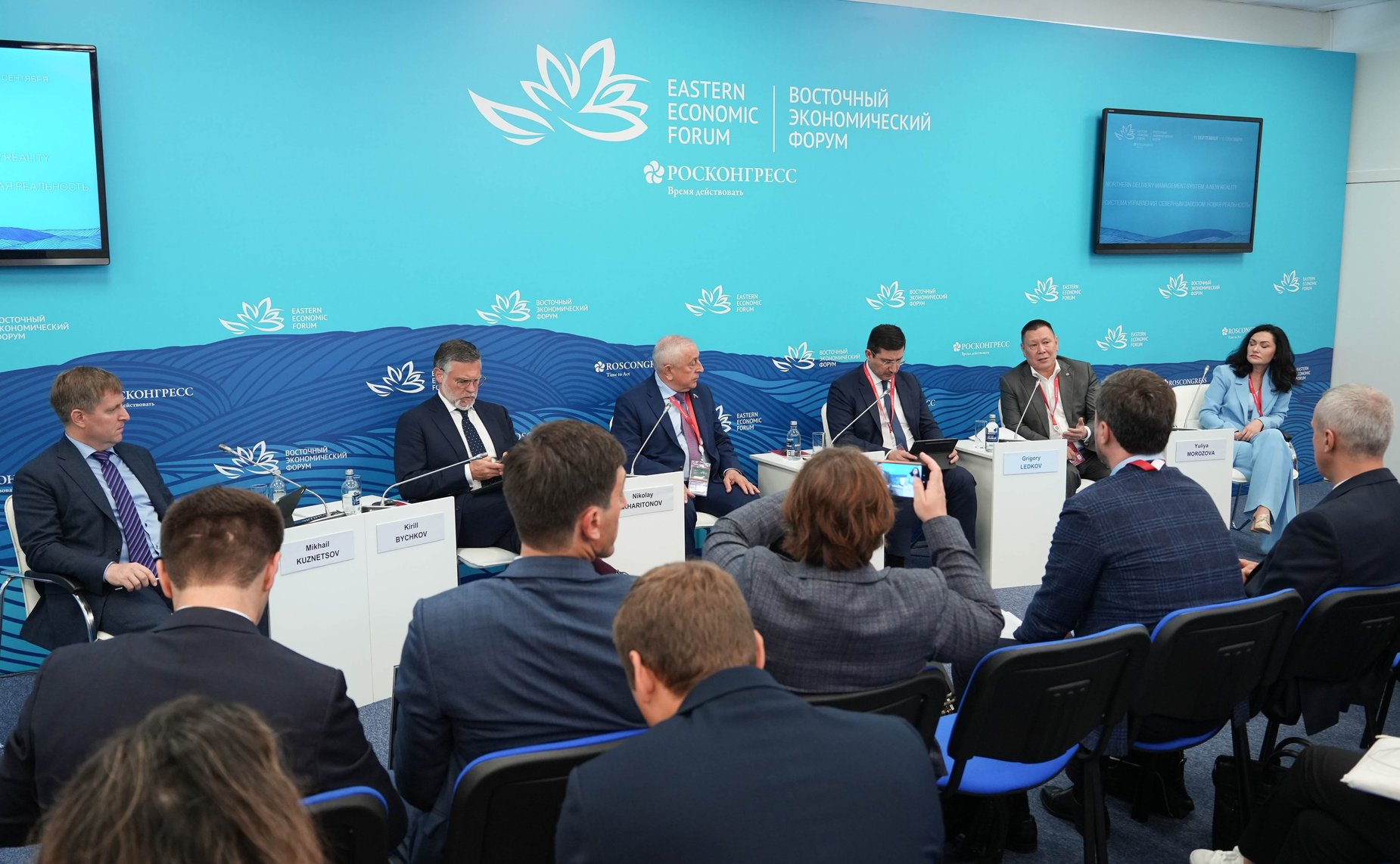 Сессия «Сохранить планету. Роль Дальнего Востока». Сенаторы принимают участие в VIII Восточном экономическом форуме