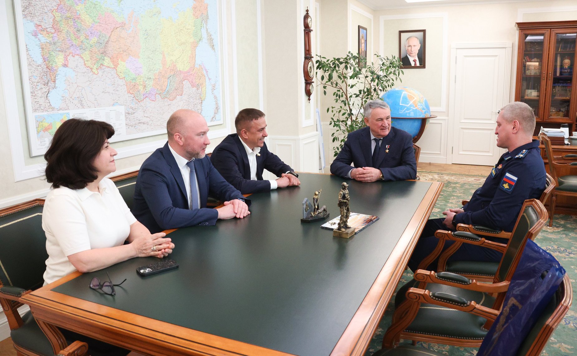 Встреча Юрия Воробьева с ветераном СВО