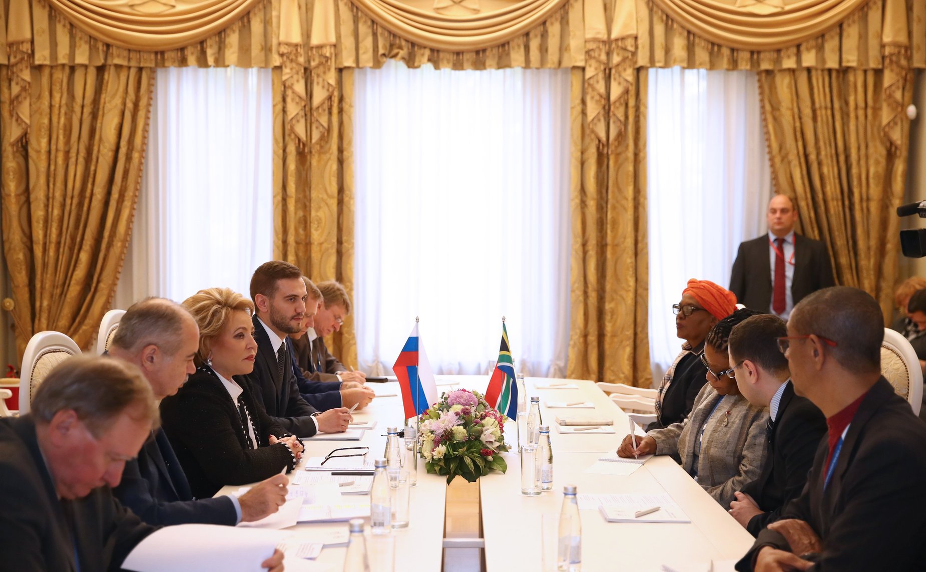 В. Матвиенко провела встречу с Председателем Национального совета провинций Парламента ЮАР Т. Модисе