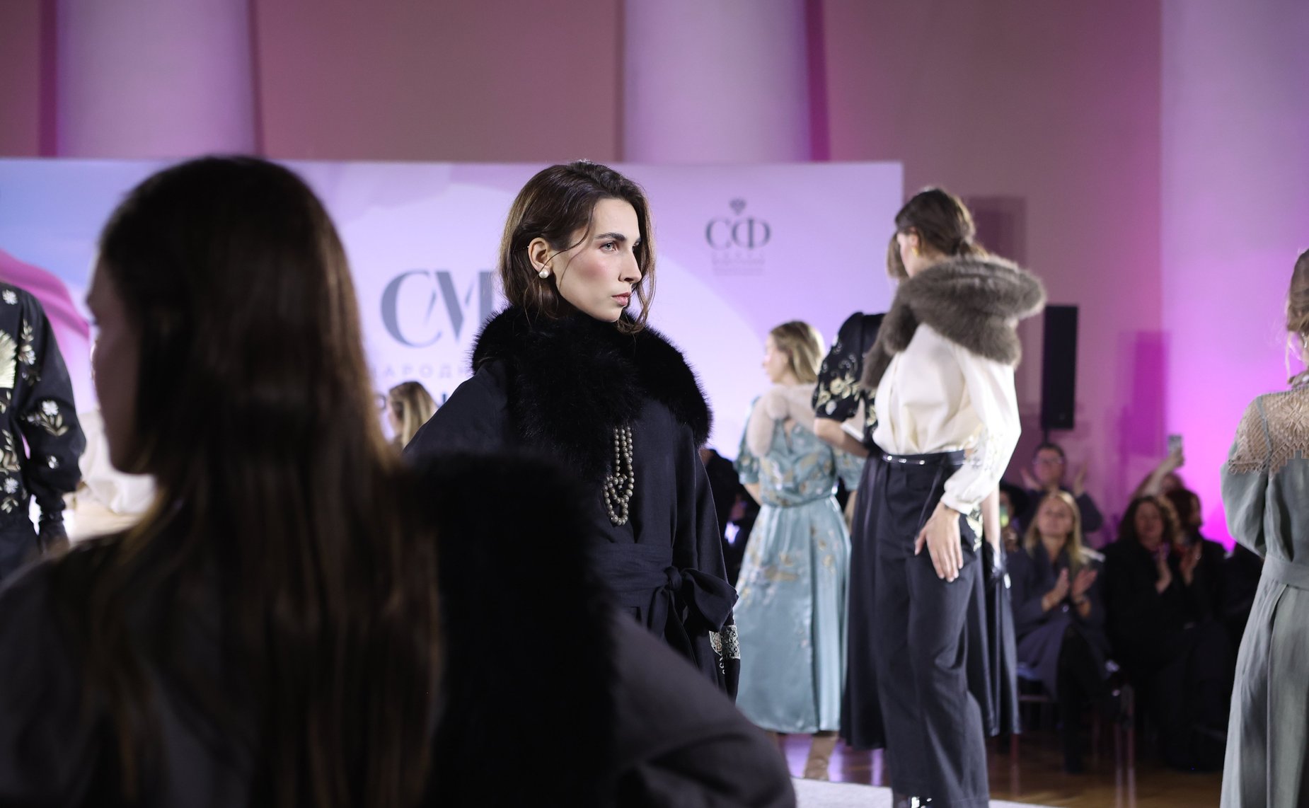 Модное шоу российских дизайнеров. III международный форум «Содружество моды»