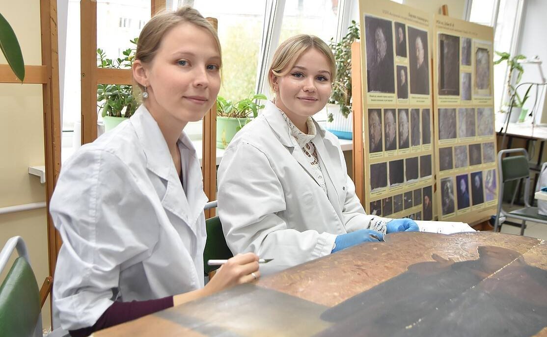 Андрей Шохин посетил Владимирский государственный университет имени А.Г. и Н.Г. Столетовых и познакомился с ходом реставрации икон из Луганска