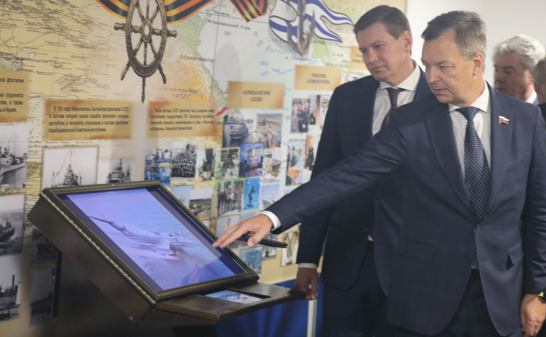 Сенаторы Российской Федерации посетили базу Каспийской флотилии и провели осмотр построенных для военнослужащих многоквартирных домов