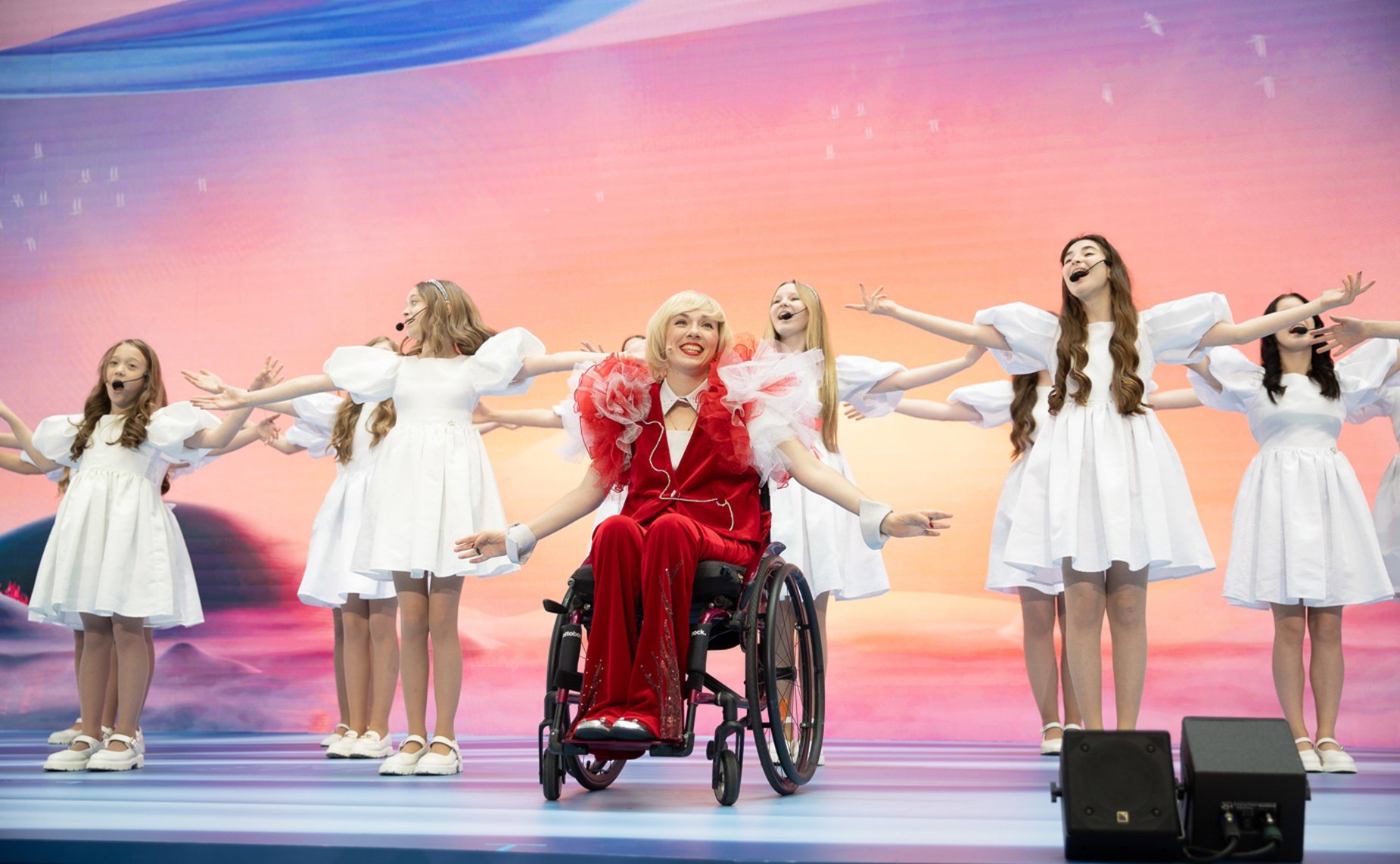 XXVIII Петербургский международный экономический форум (ПМЭФ’25). Показ международного конкурса адаптивной моды «На крыльях»