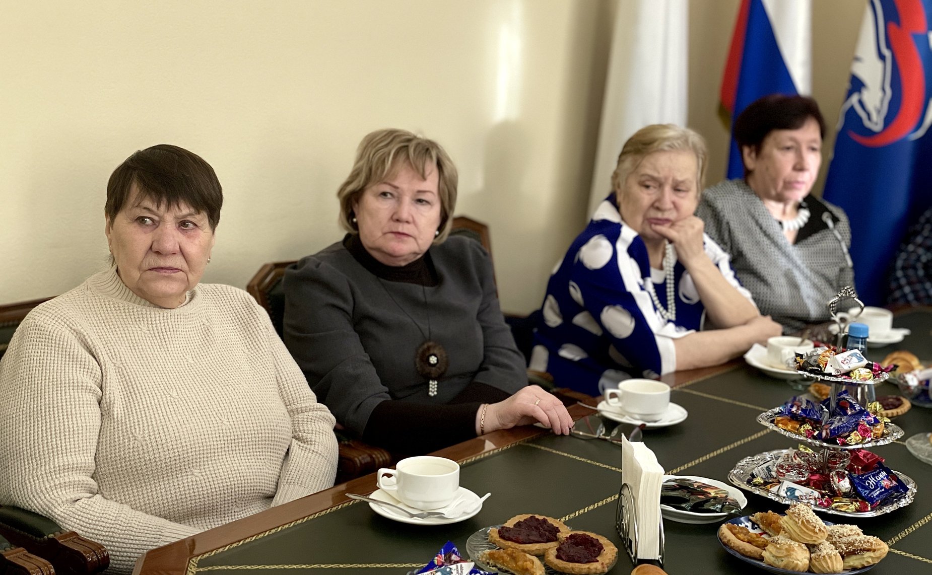 Александр Лутовинов в рамках региональной недели провёл встречу с коллективом Ненецкой окружной общественной организации ветеранов (пенсионеров) войны, труда, вооруженных сил и правоохранительных органов