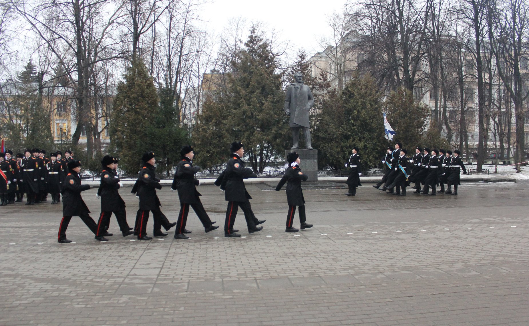 Заместитель председателя Комитета СФ по обороне и безопасности Алексей Кондратьев посетил Всероссийские форумы «Золотой эполет» и «Инженер — профессия творческая»